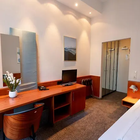 Carlton Hotel