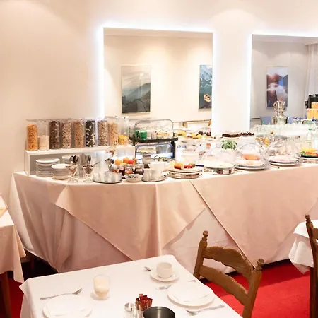 Carlton Hotel 3*