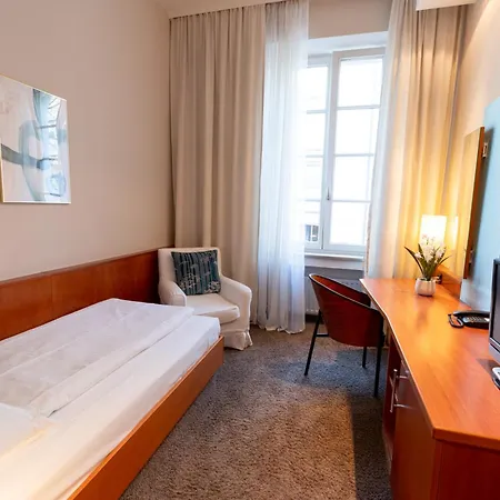 Carlton Hotel