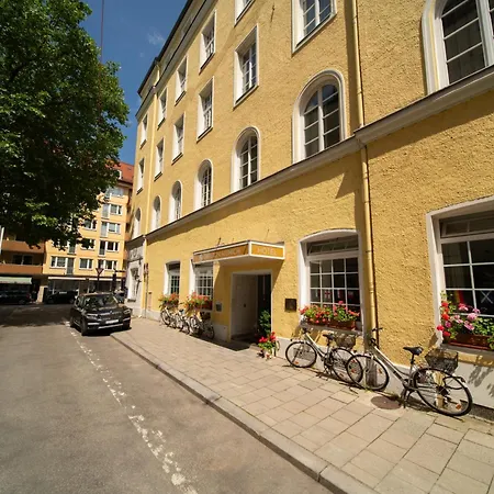 Carlton Hotel