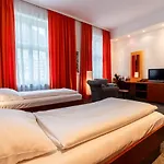 Carlton Hotel 3*