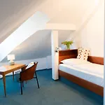 Carlton 3*