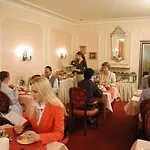 Carlton ホテル 3*